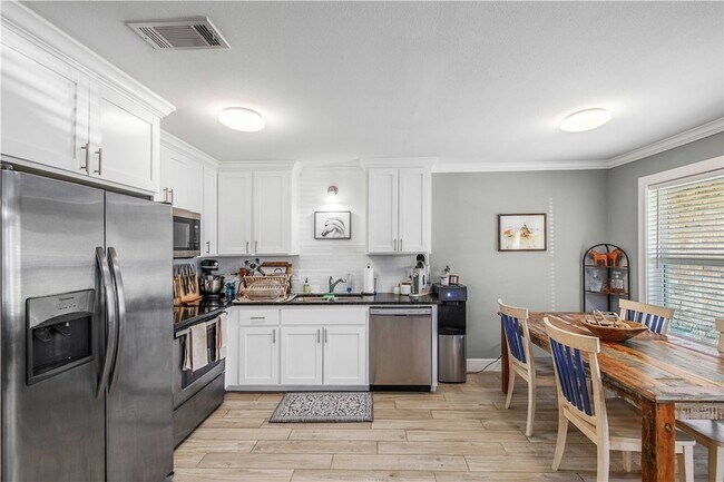 Building Photo - 1211 April Bloom