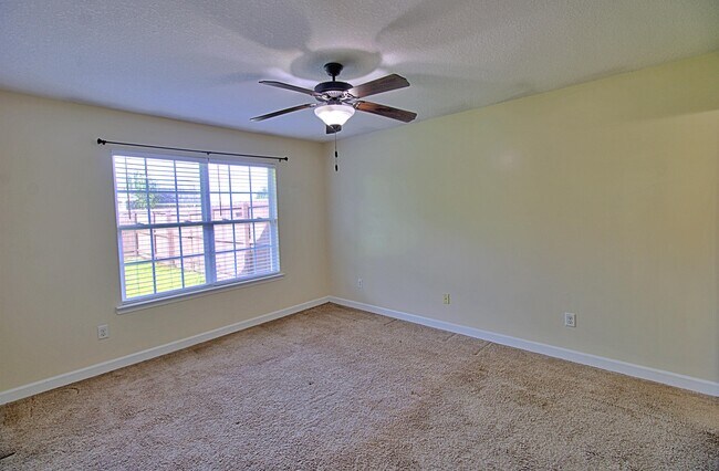 Building Photo - 119 Grandview Dr