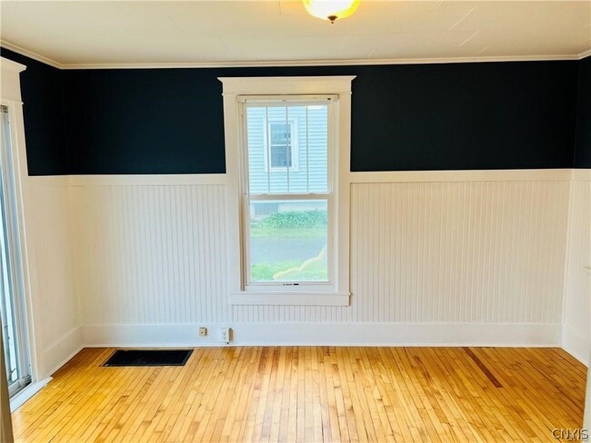 Building Photo - 1005 Gotham St