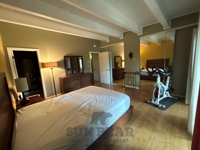 Building Photo - 3 Bedroom - Great Location!