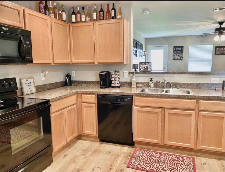 Building Photo - 118 Feverbush Dr