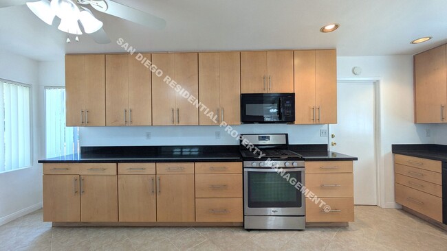 Building Photo - Spacious 3-Bedroom, 2-Bath Home Near the B...