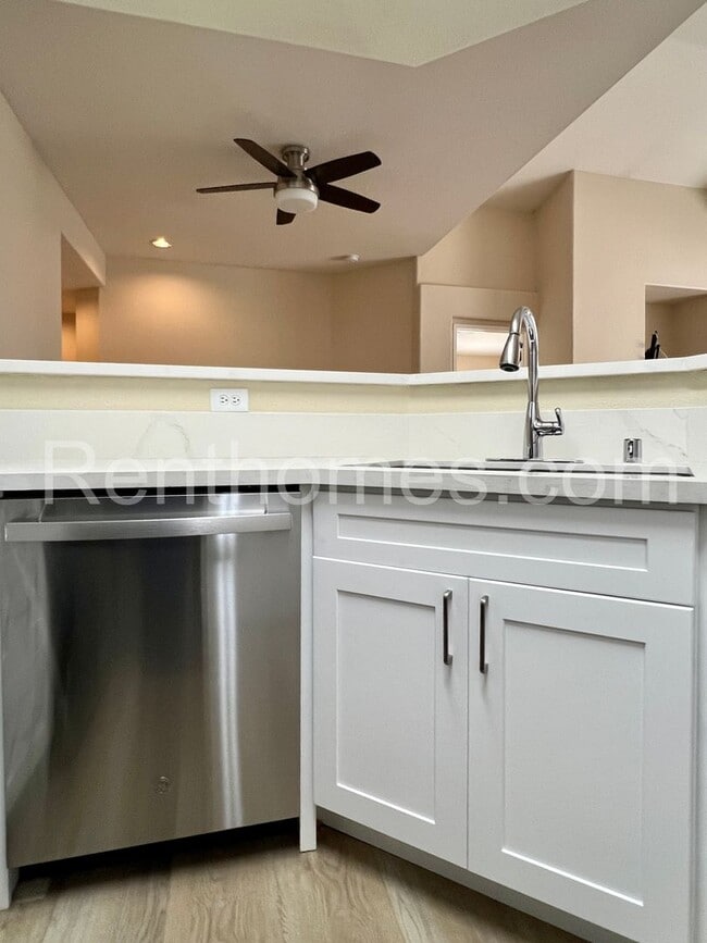 Building Photo - 11881 Spruce Run Dr