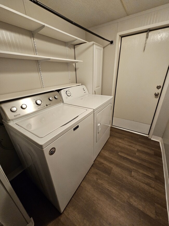 Building Photo - 333 Jasper Dr