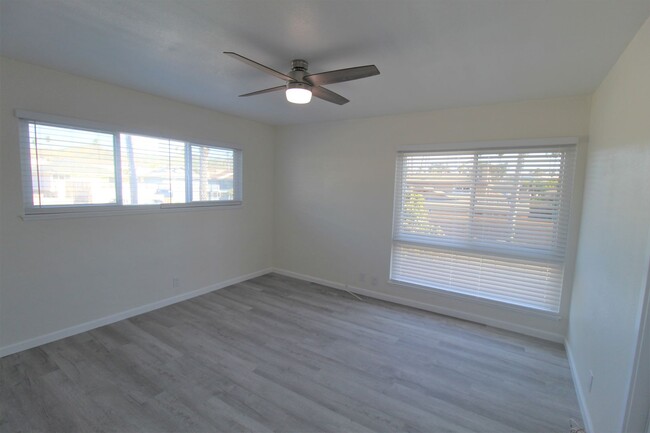 Building Photo - Remodeled Ventura Keys Duplex