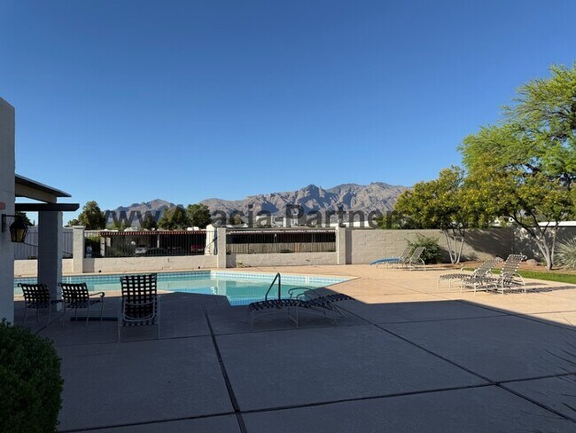 Building Photo - Three bedroom townhome with community pool