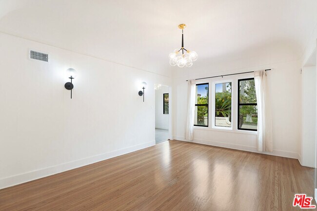 Building Photo - 449 S Citrus Ave