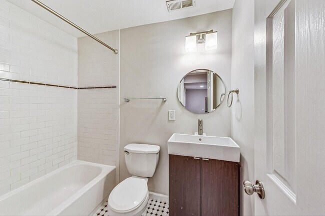 Building Photo - Coming Soon! Gorgeous 4 Bed + 3.5 Ba totally renovated row home in Columbia Heights