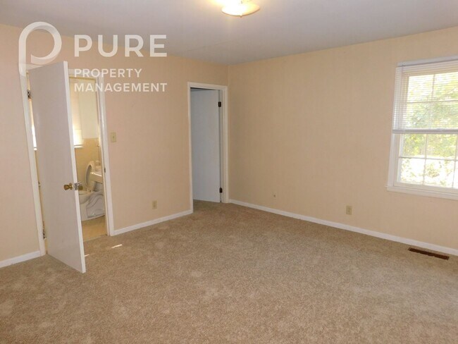 Building Photo - 117 22nd Ave NE