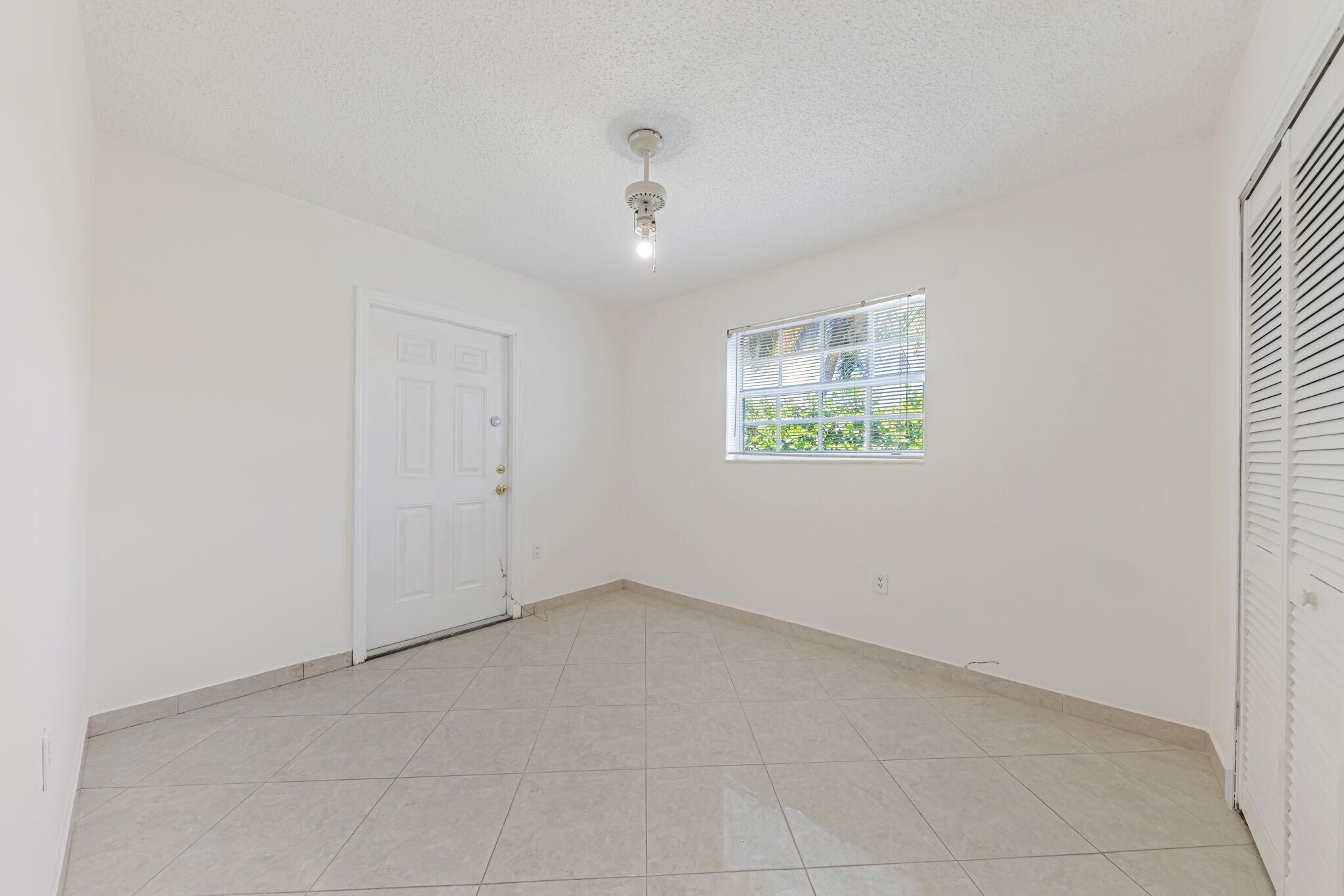 Building Photo - 9941 NW 27th St