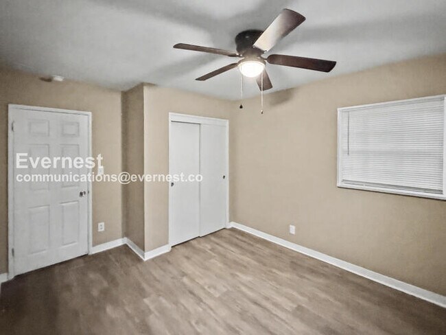 Building Photo - 252 Meadowdale Ave