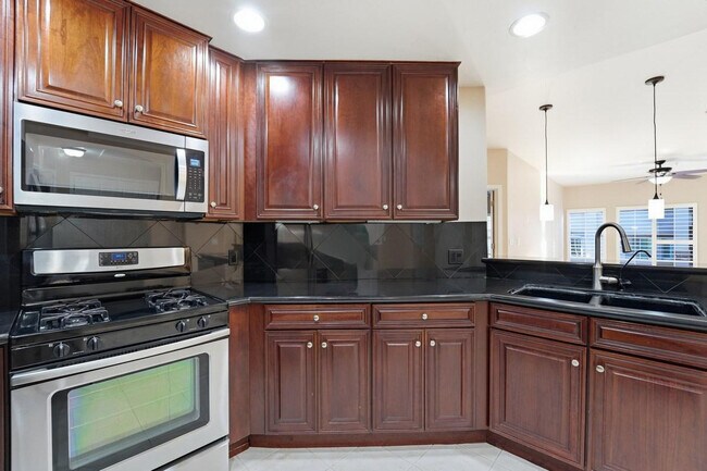 Building Photo - 5350 E Deer Valley Dr