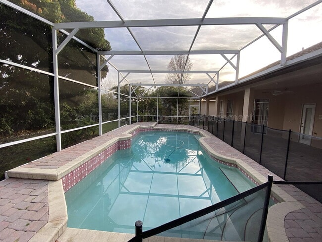 Building Photo - 5614 Craindale Dr