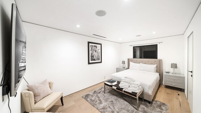 Building Photo - 1623 Viewmont Dr