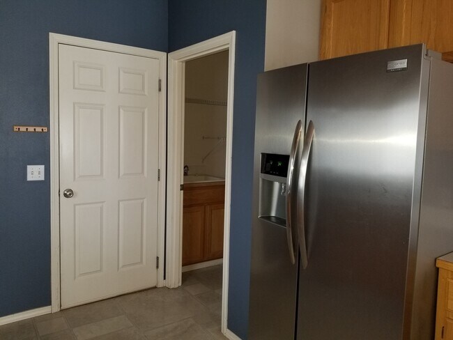 Building Photo - Pet Friendly House in Ephrata