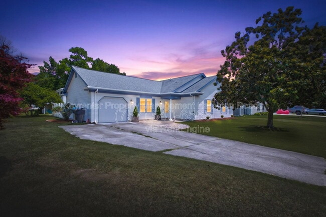 Building Photo - 1700 Star Lake Dr