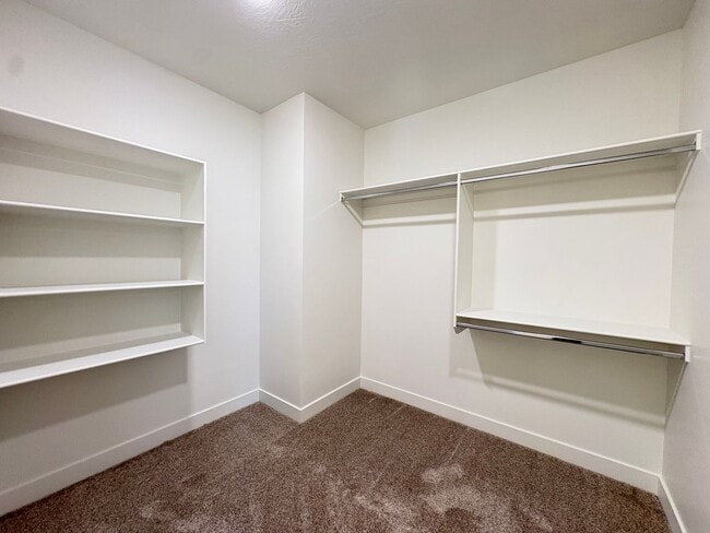 Building Photo - Brand New Home Avalible