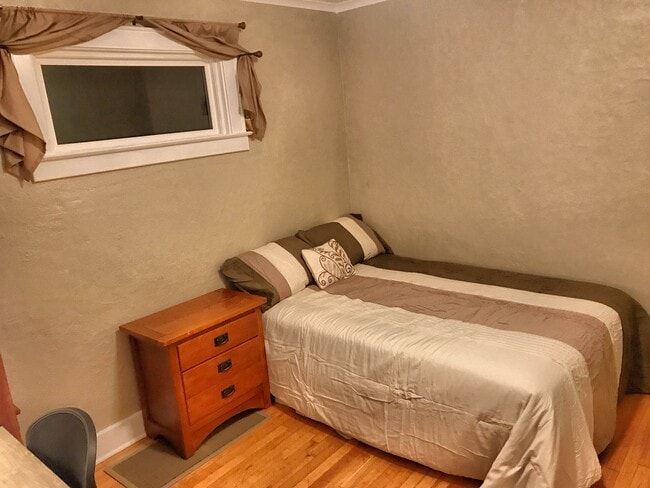 Building Photo - 241 Lorraine Ave