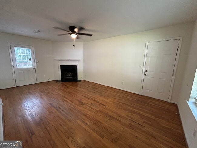 Building Photo - 745 Country Manor Way