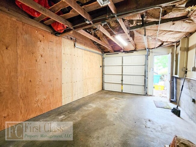 Building Photo - 5735 N Montana Ave