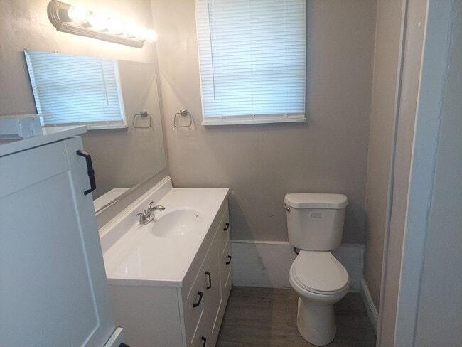 Building Photo - 534 Park Ave