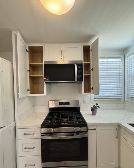 Building Photo - 1721 N Glenoaks Blvd