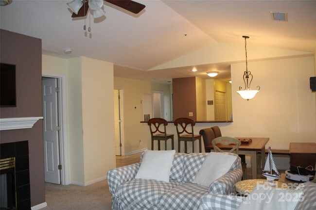 Building Photo - 763 Southwest Dr