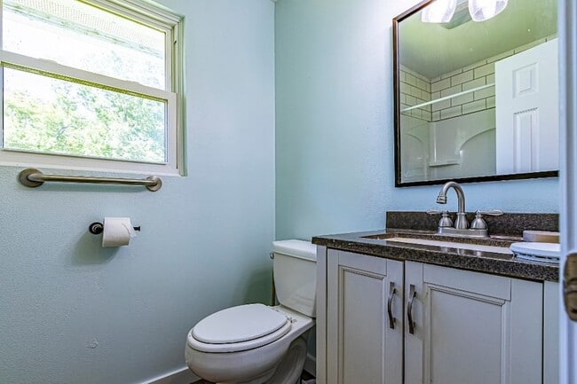 Building Photo - 314 Normagene St