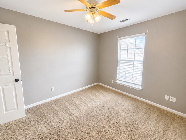 Building Photo - 711 Dutchman Ct