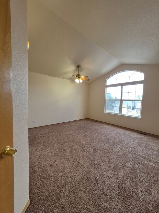 Building Photo - 3428 E 106th Ct