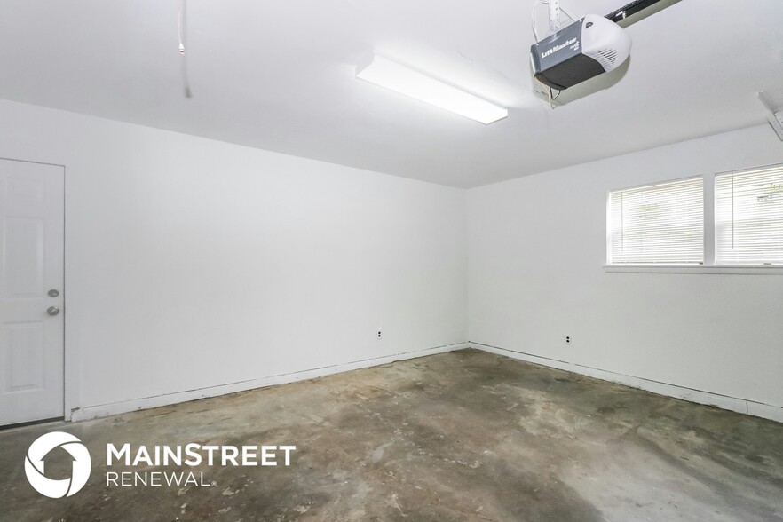 Building Photo - 2121 Connie Dr
