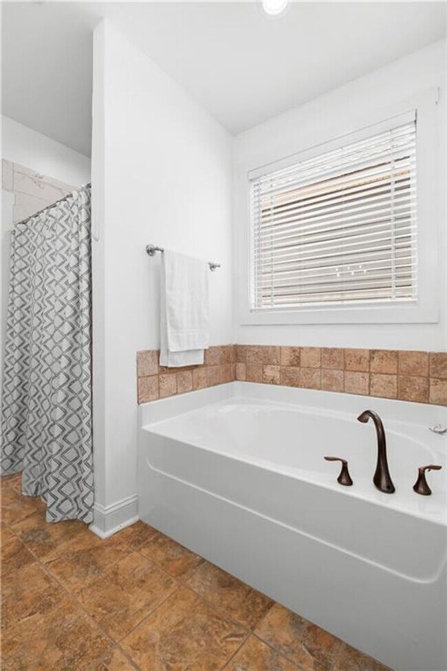 Building Photo - Charming Craftsman Home in Solamere
