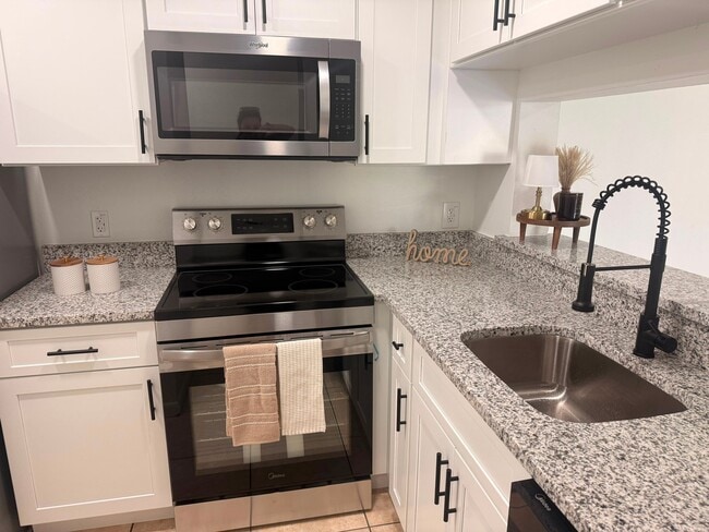 Building Photo - 5219 Via Hacienda Cir