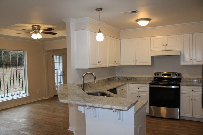 Building Photo - 3 Bedroom 2 Bath W/Bonus South Augusta!