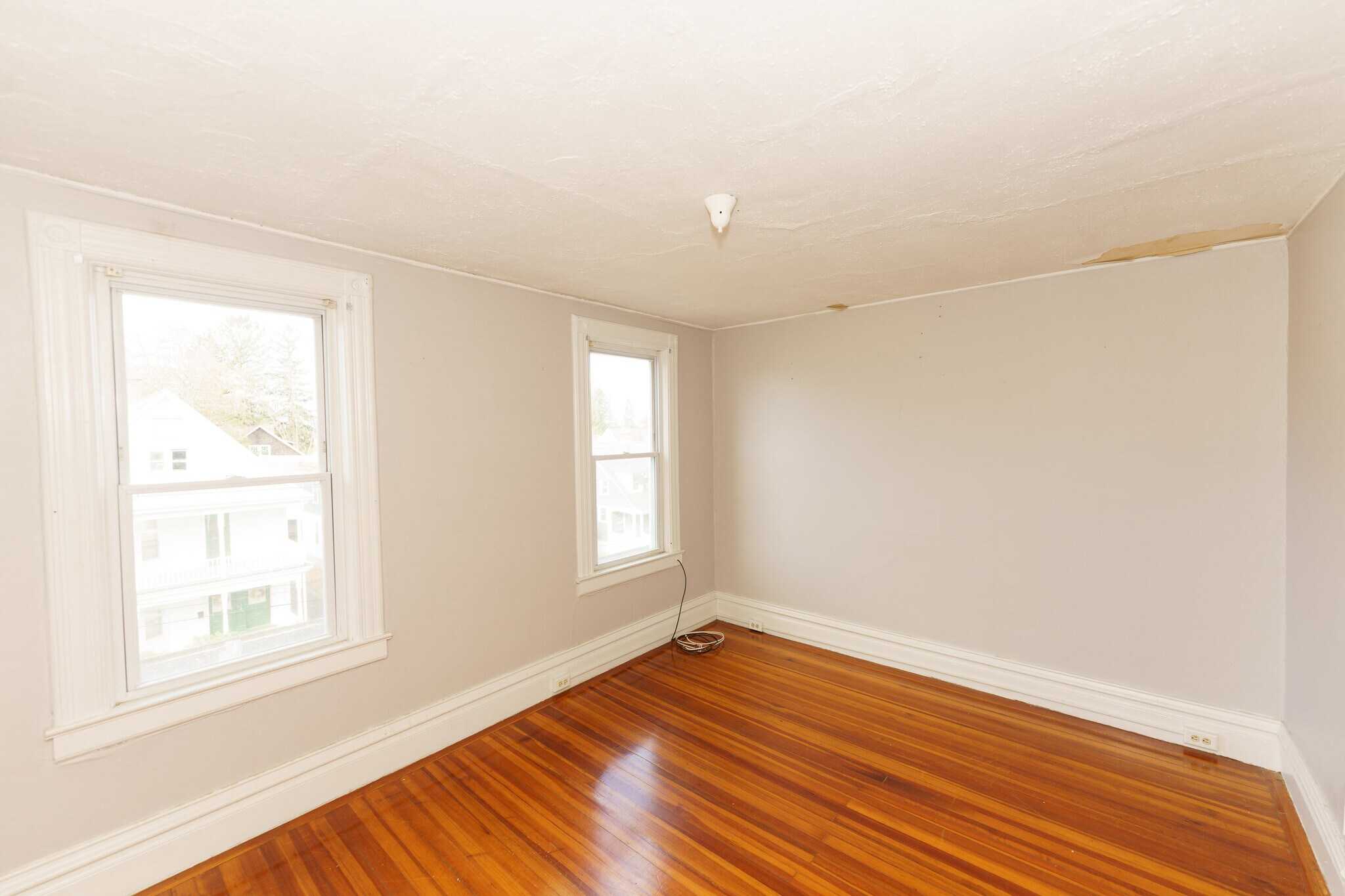 Building Photo - 6 Larch Ave