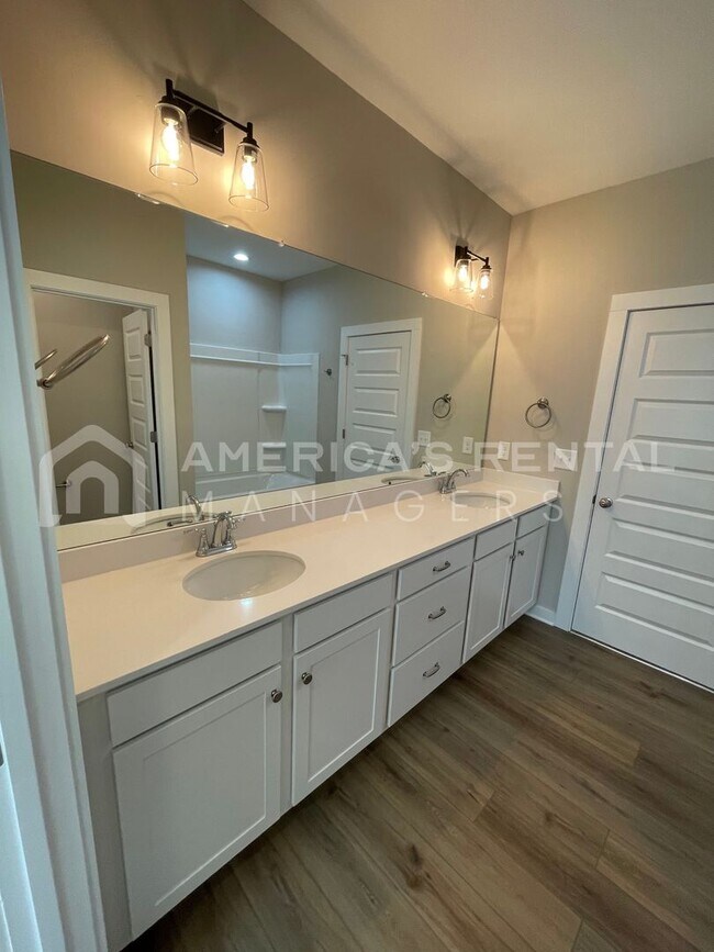Building Photo - Home for Rent in Weaver, AL!!! Available to View Now!!!