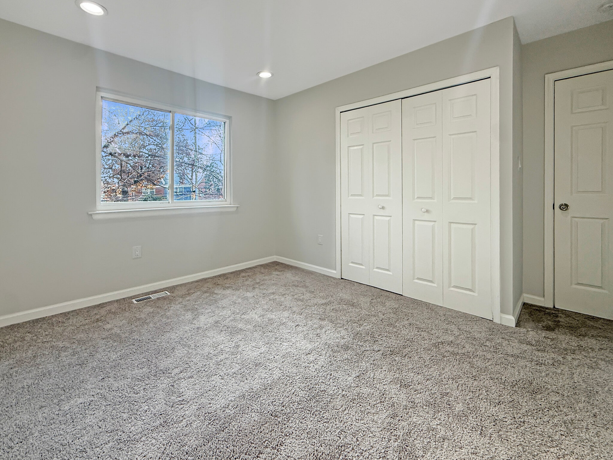 Room 2 - 1344 Barnaby Ter SE