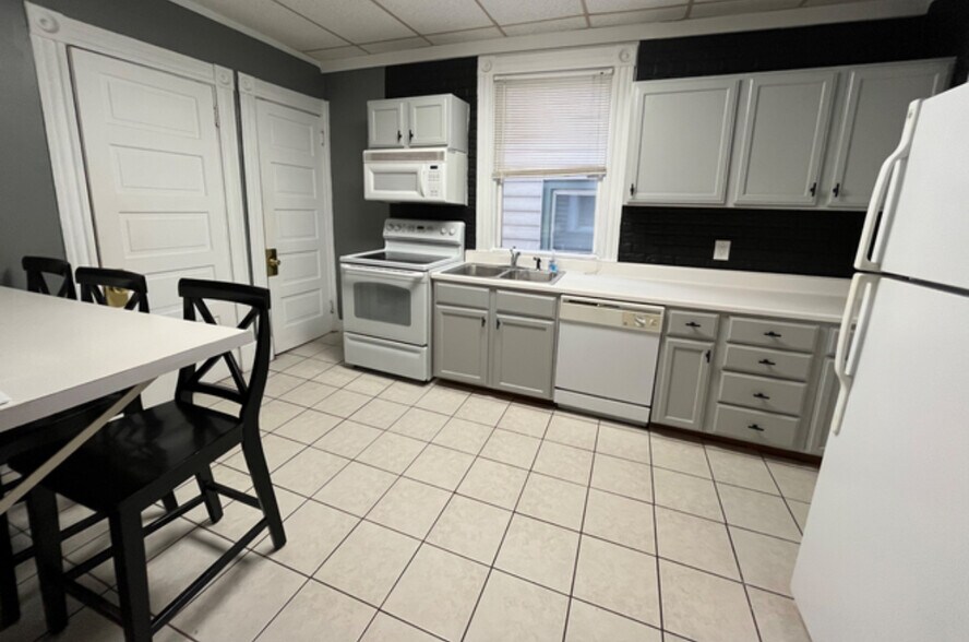 Kitchen - 244 Oak St