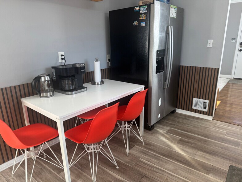 Building Photo - 7700 Chicago Ave