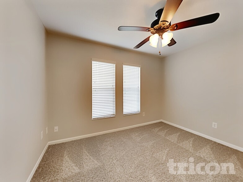 Building Photo - 802 Gullberry Ln