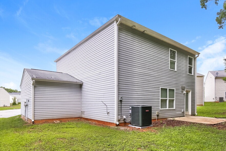Building Photo - 3704 Sweet Birch Dr