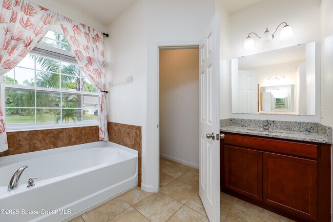 Building Photo - 632 Stonebriar Dr
