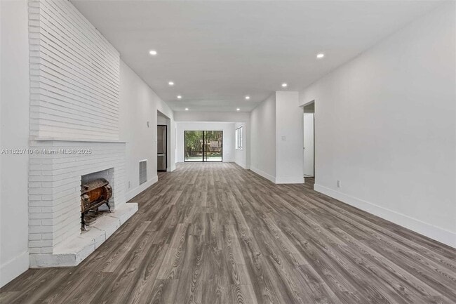 Building Photo - 2517 Polk St