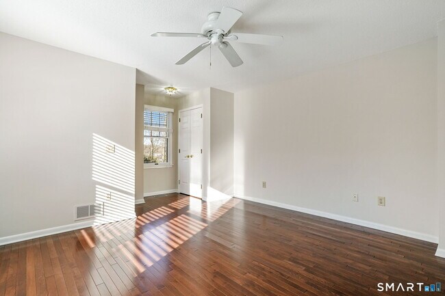 Building Photo - 51 Brittania Dr