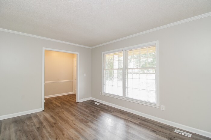Building Photo - 1107 Edenwood Dr