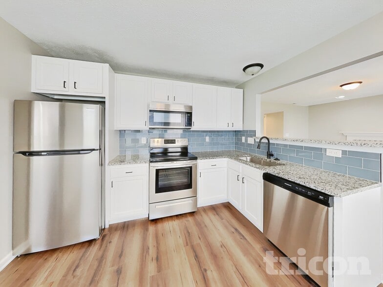 Building Photo - 10229 Park Valley Dr