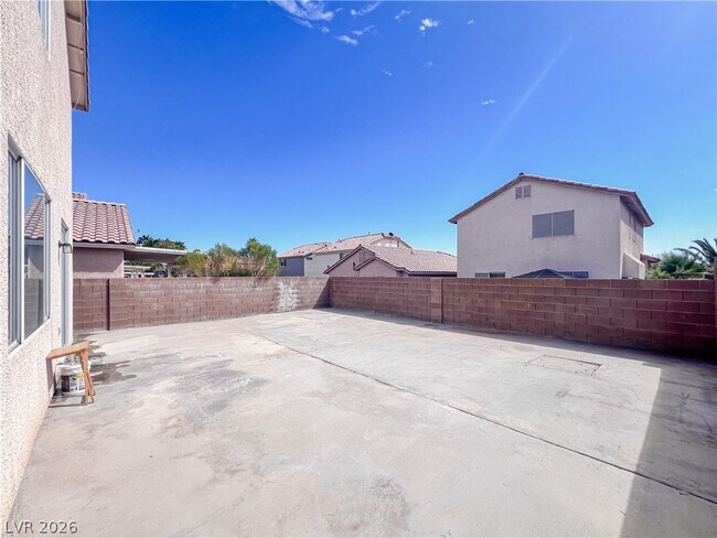 Building Photo - 8913 Kingswood Dr