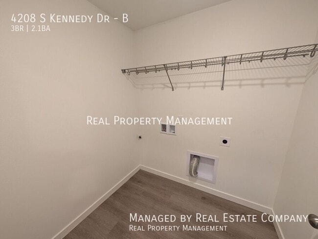Building Photo - 4208 S Kennedy Dr