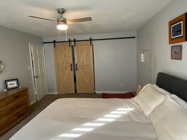 Building Photo - Beautifully 4-Bedroom Home in Desirable Vi...