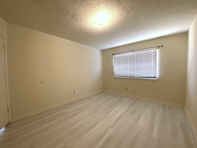 Building Photo - 9515 Hendon Ln